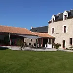 Bed & Breakfast Le Manoir Du Pas Jahan 3*