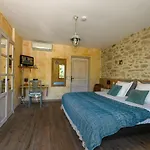 Le Manoir Du Pas Jahan Bed & Breakfast 3*