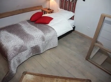 Le Manoir Du Pas Jahan Bed & Breakfast