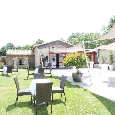 Bed & Breakfast Le Manoir Du Pas Jahan 3*