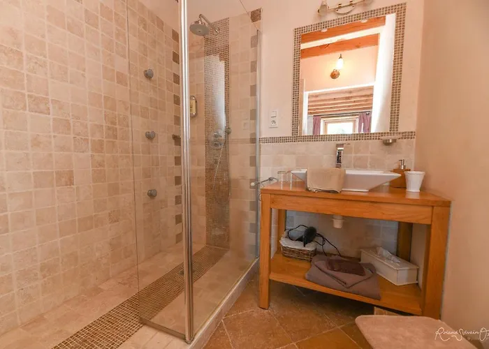 Le Manoir Du Pas Jahan Bed and breakfast